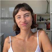 Consultora psicológica, con más de 5 años de experiencia acompañando infancias desde el arte y las manualidades